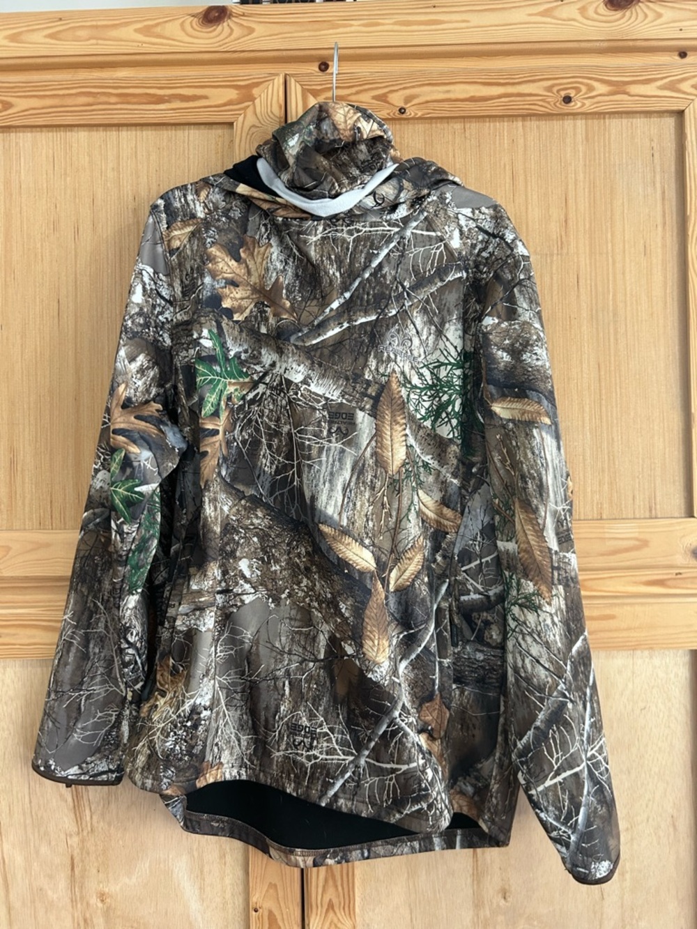 Realtree Hooded Camo Pullover W/built in face mask Black, White, Brown XL 46-48